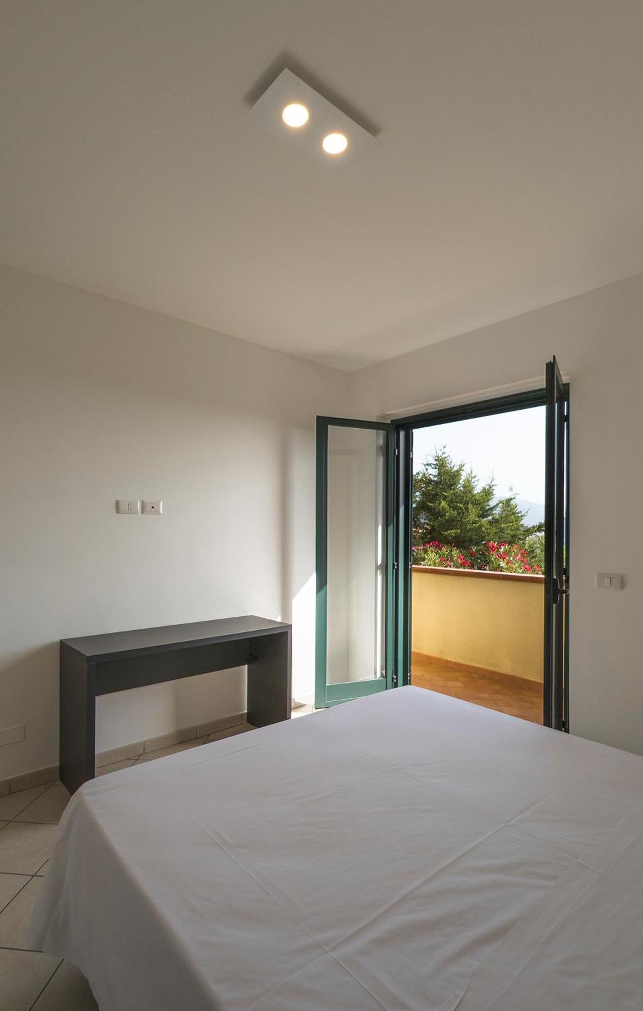 Magico Apartments - 450M Dalla Spiaggia Капо-д'Орландо Екстер'єр фото